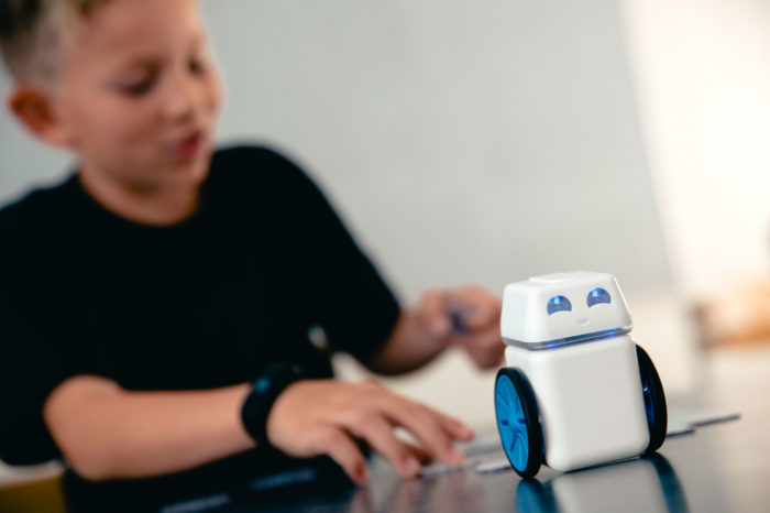 Teach coding to little kids with the new KUBO robot